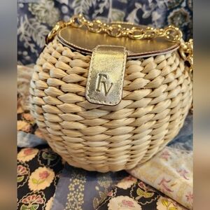 Frances Valentine Honeypot Wicker Round Purse in Tan And Gold